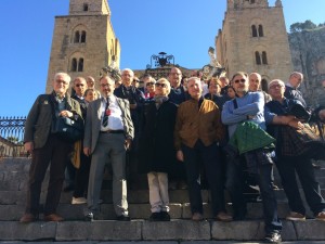 Il gruppo dei giornalisti del Consiglio Nazionale di UNAGA sul sagrato della cattedrale di Cefalù